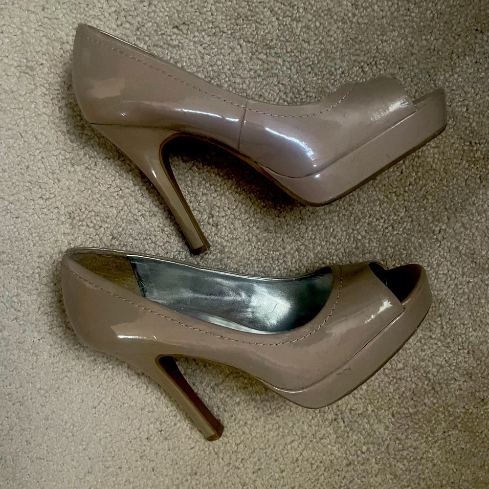 Candies peep toe pumps. Great condition!